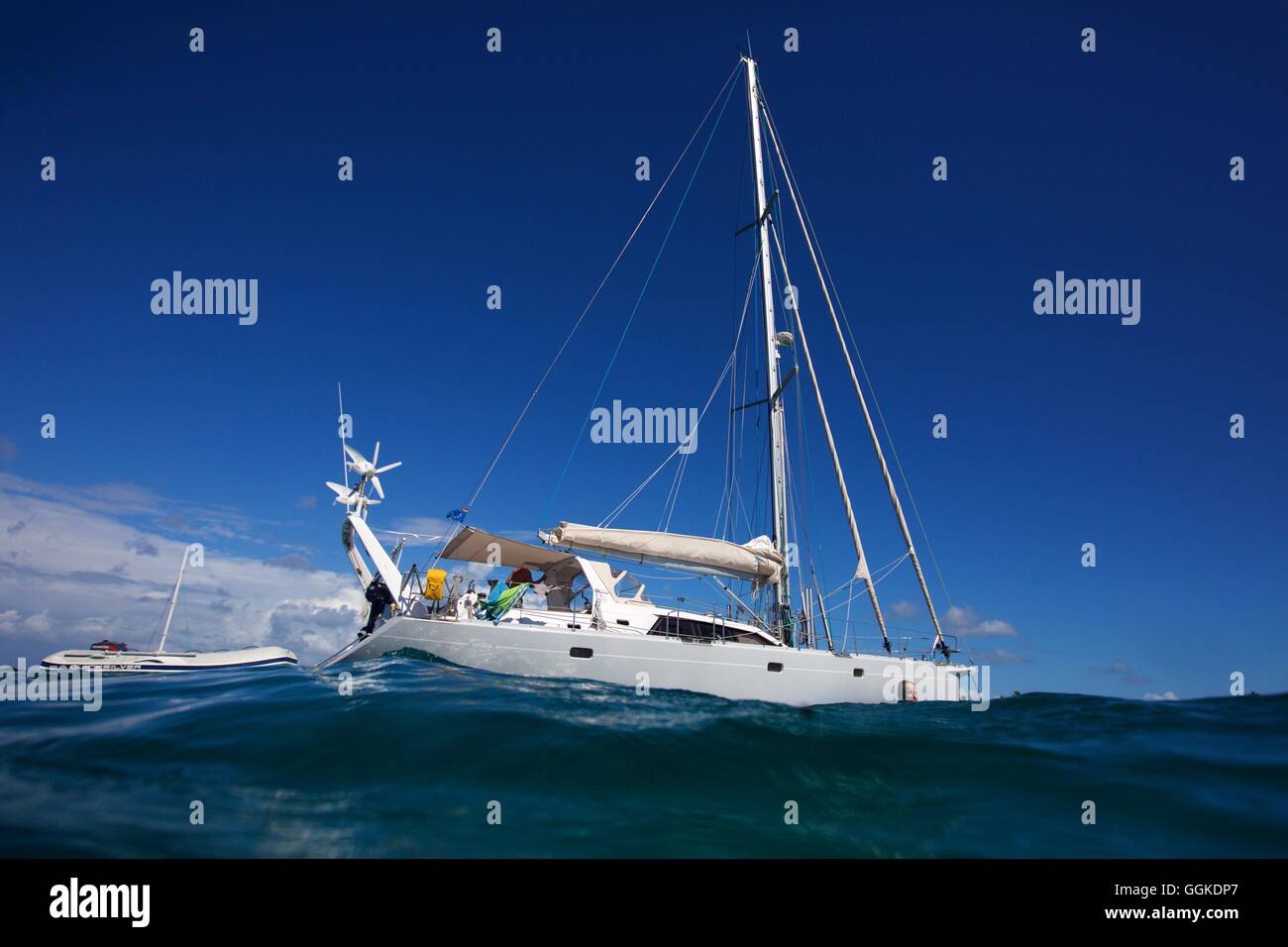 Yacht à voile plusieur bateaux dans la mer des Caraïbes Banque D'Images