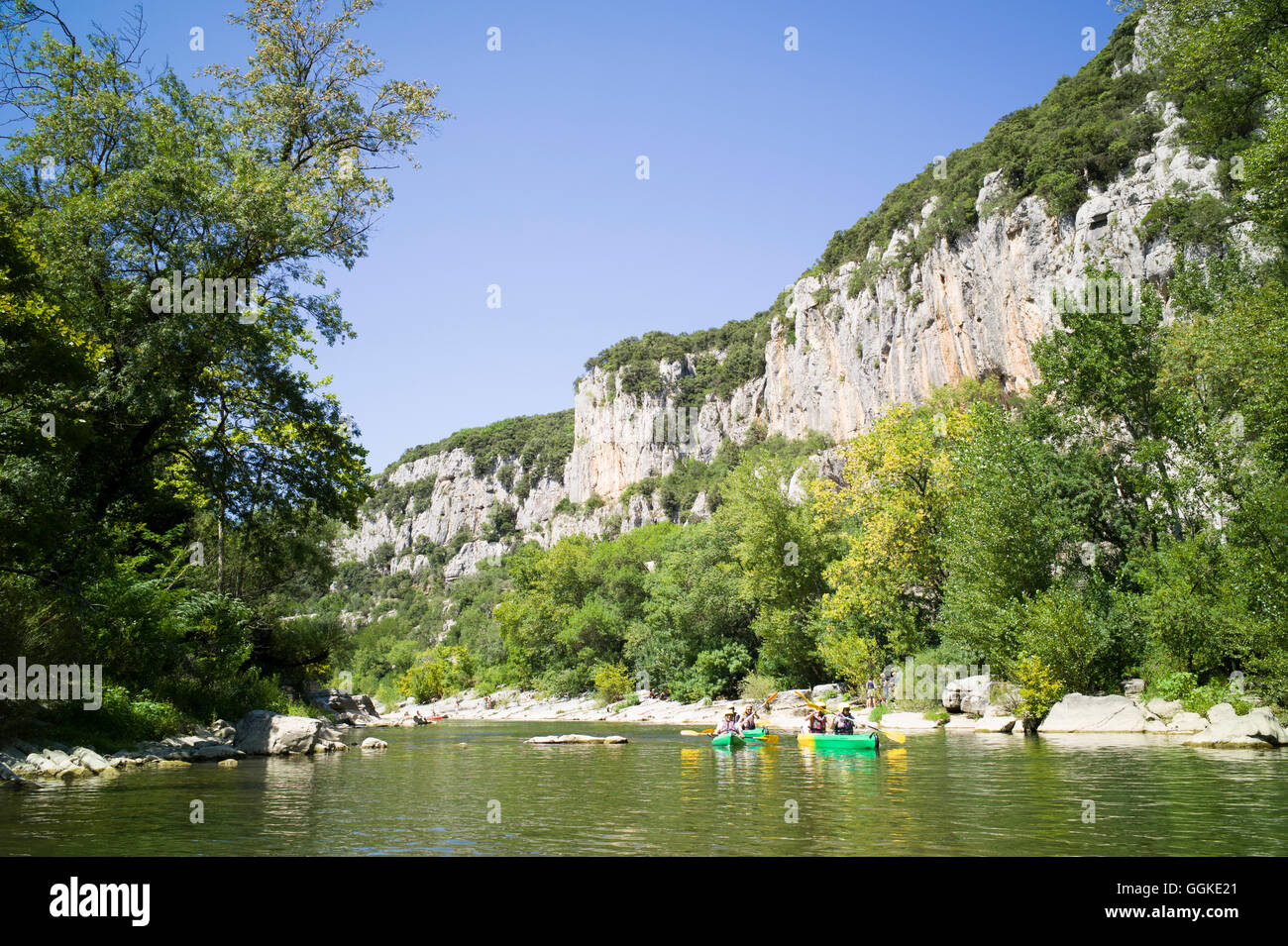 Canoë sur l'hérault, Hérault gorges, Saint-servant, Ganges, Hérault, Languedoc-Roussillon, France Banque D'Images