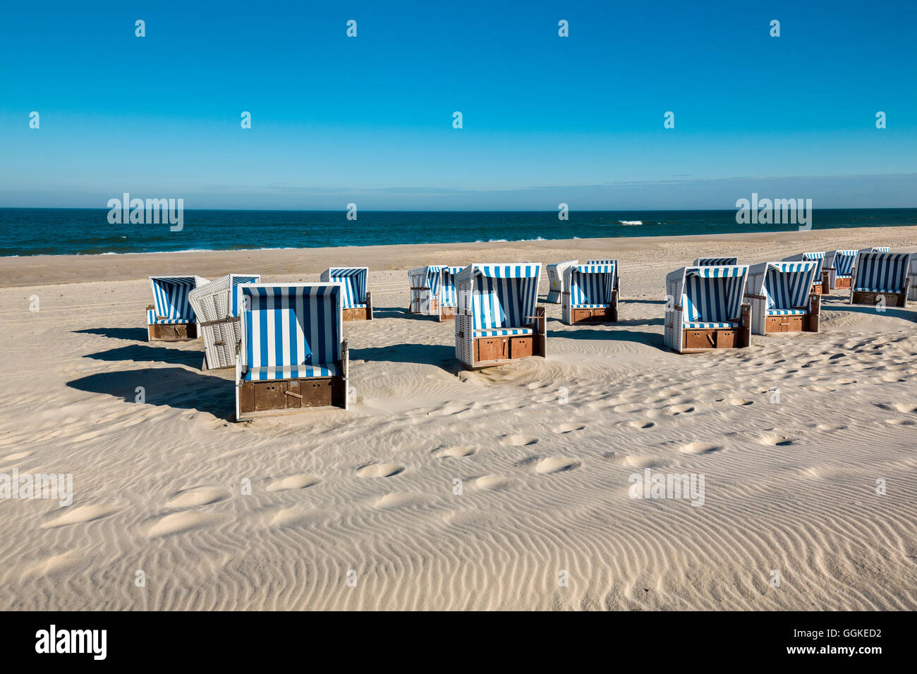 Chaises de plage, l'île de Sylt, au nord de l'archipel Frison, Schleswig-Holstein, Allemagne Banque D'Images