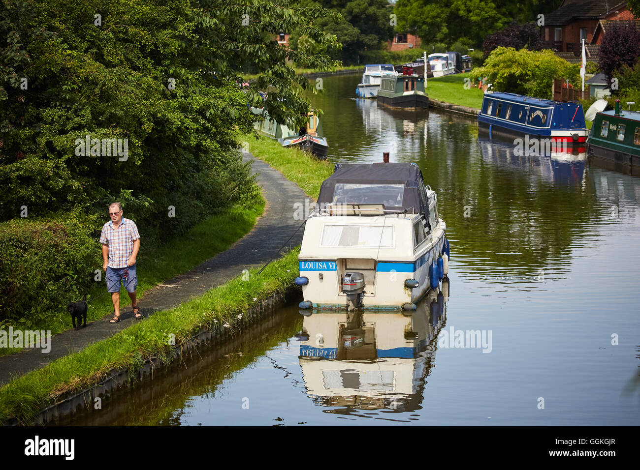 GARSTANG Lancashire MARINA MOORINGS canal CANAL LANCASTER British Waterways banques mored bateaux près de soleil lumineux météo cop Banque D'Images