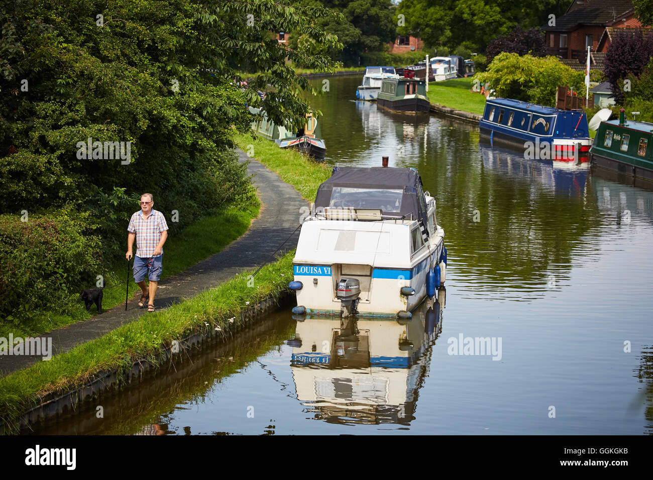 GARSTANG Lancashire MARINA MOORINGS canal CANAL LANCASTER British Waterways banques mored bateaux près de soleil lumineux météo cop Banque D'Images