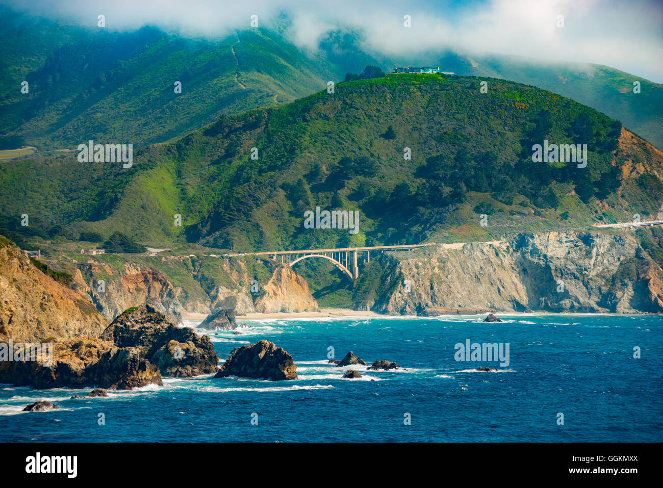Côte de Big Sur à l'Bixby Creek Bridge, le comté de Monterey, Californie, États-Unis. Banque D'Images
