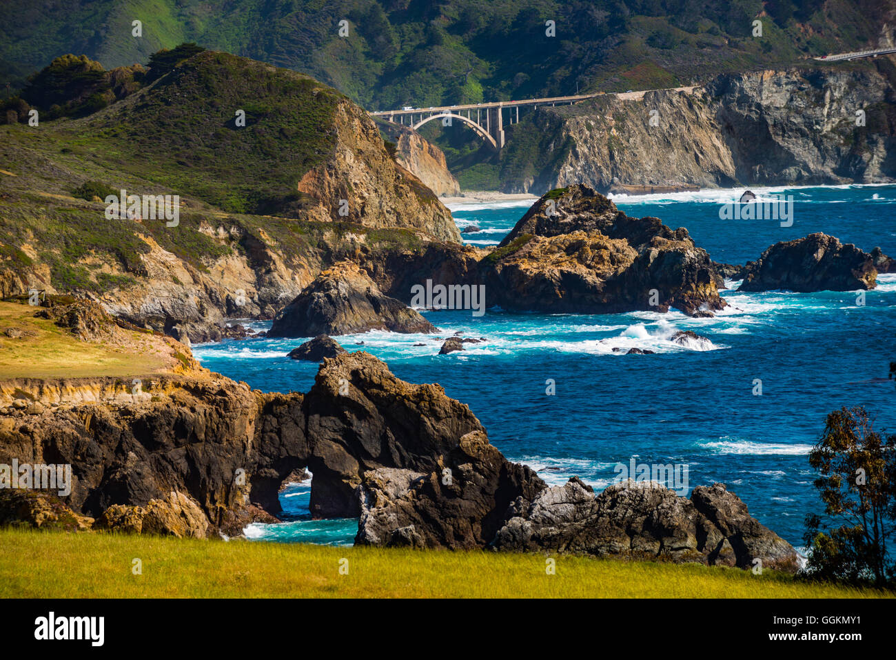 Côte de Big Sur à l'Bixby Creek Bridge, le comté de Monterey, Californie, États-Unis. Banque D'Images