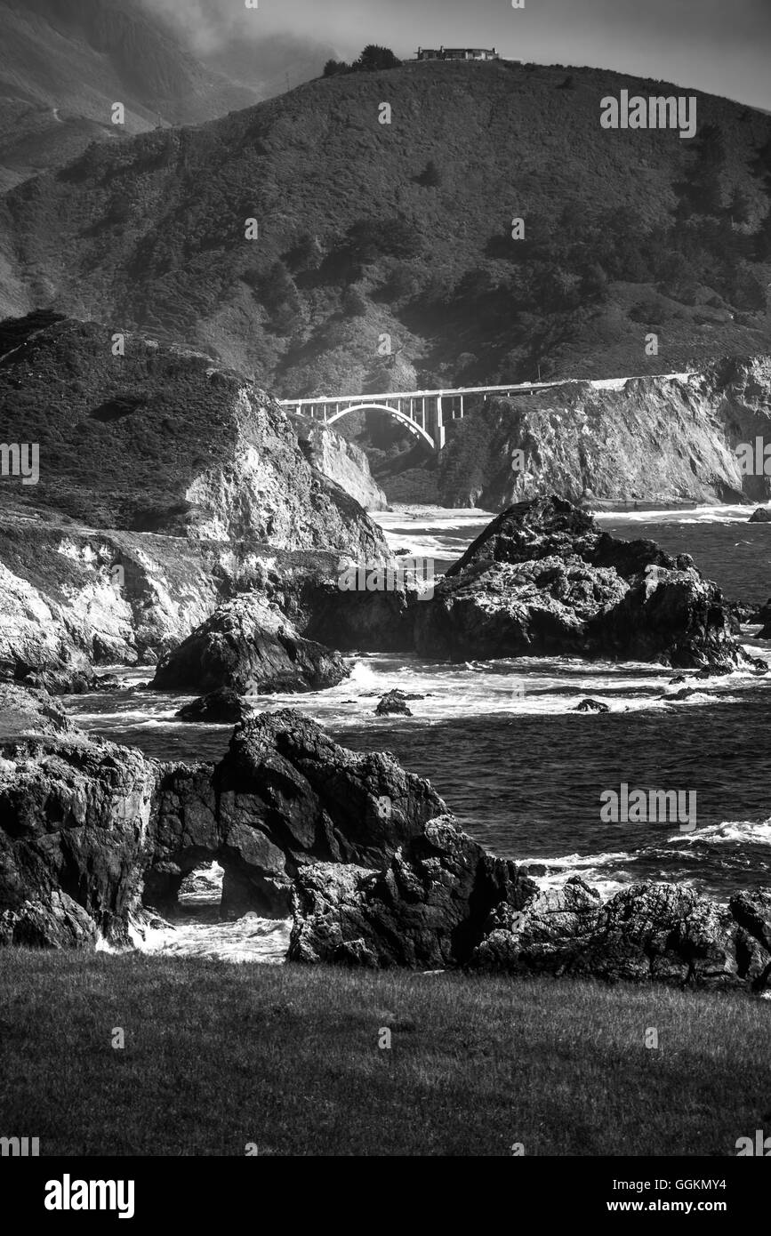 Côte de Big Sur à l'Bixby Creek Bridge, le comté de Monterey, Californie, États-Unis. Banque D'Images