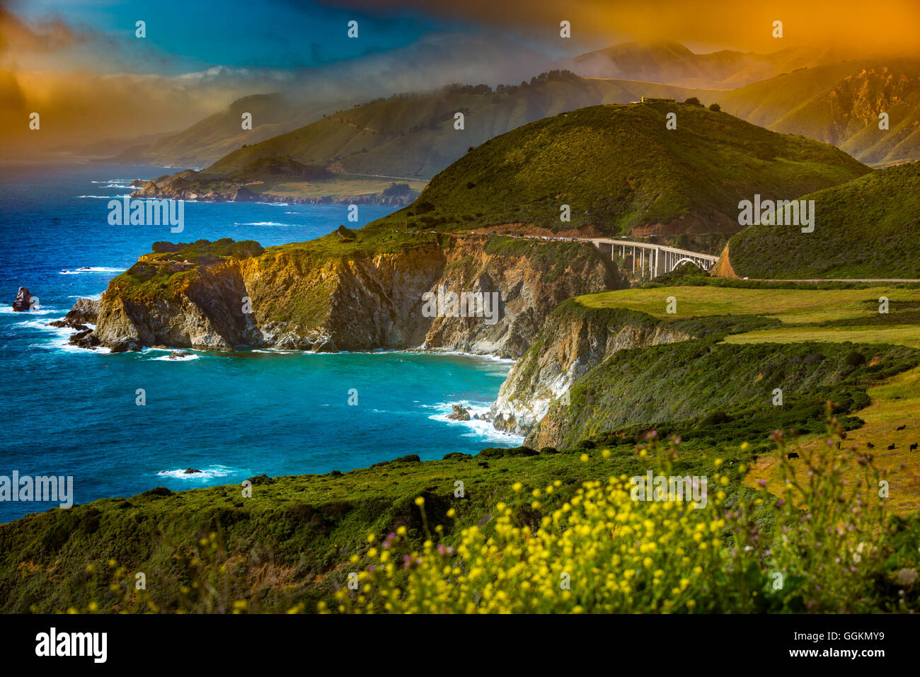 Côte de Big Sur à l'Bixby Creek Bridge, le comté de Monterey, Californie, États-Unis. Banque D'Images