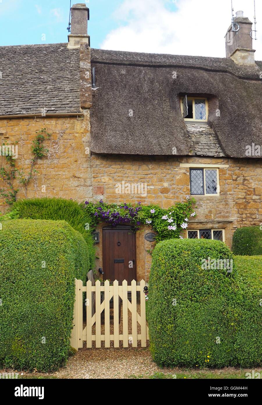 Record dans l'Oxfordshire, souvent décrit comme l'un des plus beaux villages en raison du nombre de chaumières Banque D'Images
