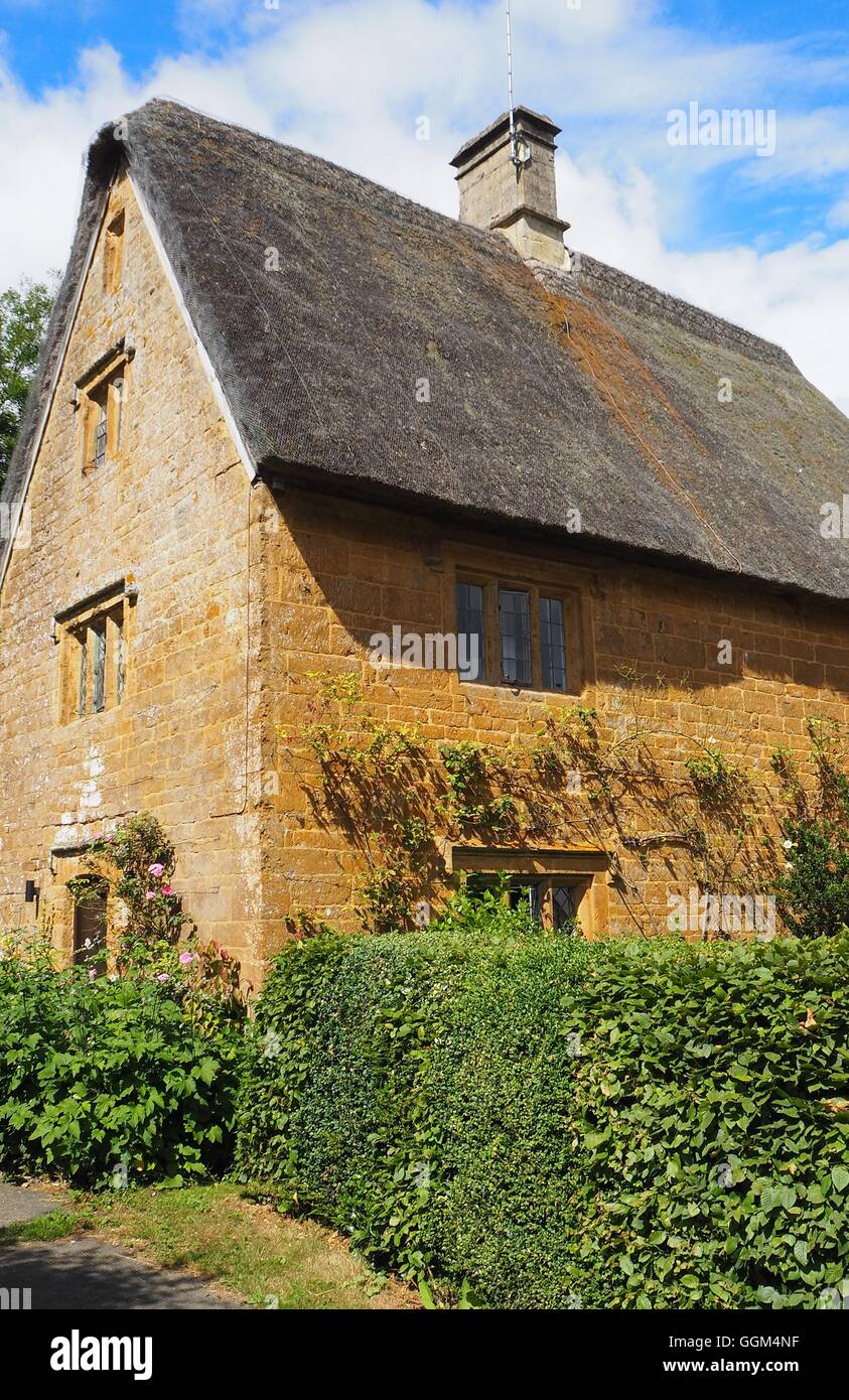 Record dans l'Oxfordshire, souvent décrit comme l'un des plus beaux villages en raison du nombre de chaumières Banque D'Images