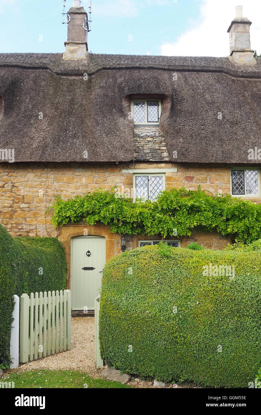 Record dans l'Oxfordshire, souvent décrit comme l'un des plus beaux villages en raison du nombre de chaumières Banque D'Images