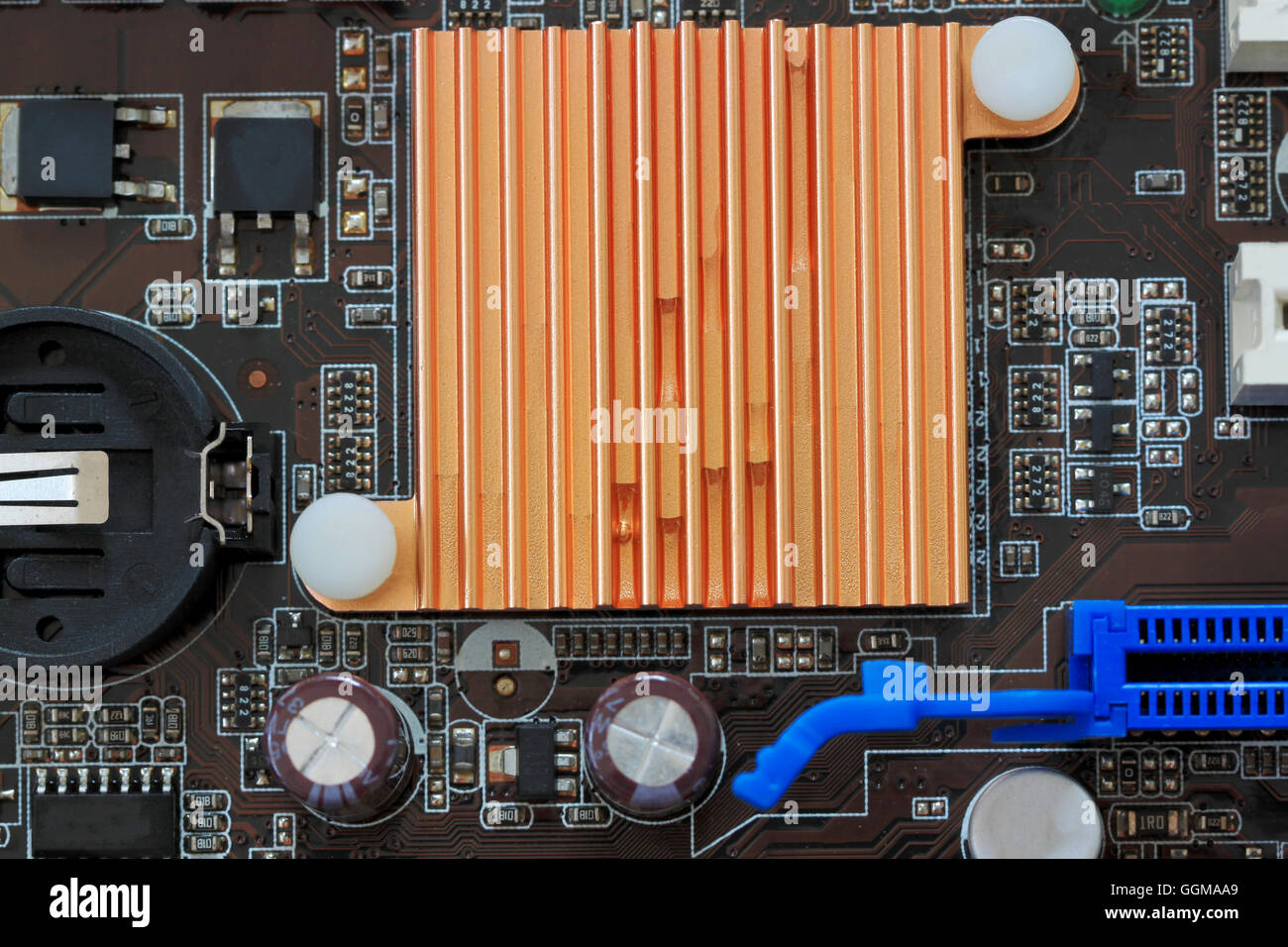 Composants électroniques prise sur la carte mère d'ordinateur PC et ont la théorie au sujet de la technologie. Banque D'Images