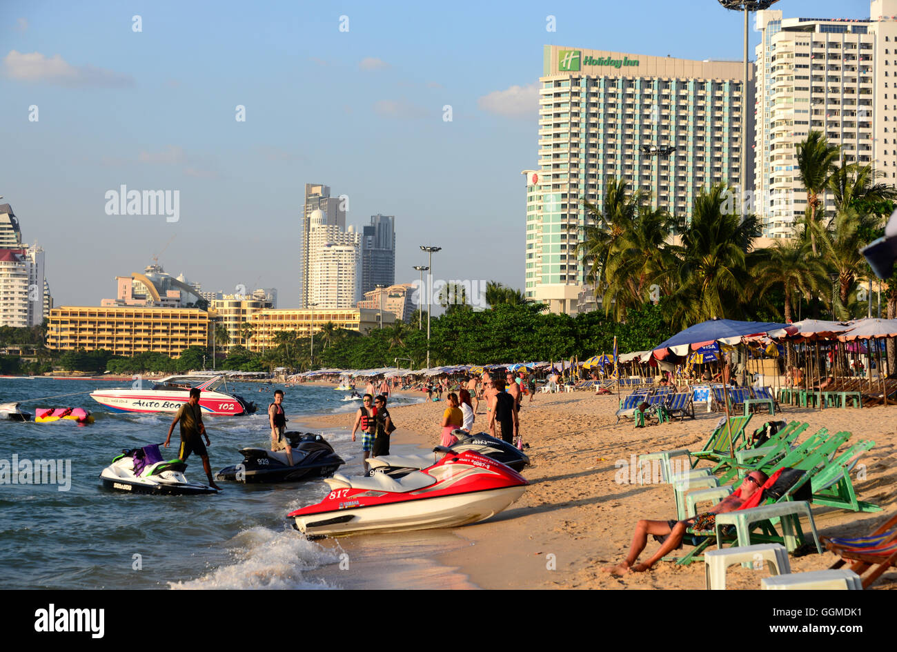 La ville de Pattaya Beach, Pattaya, Chon Buri, le Golf de Thaïlande, Thaïlande Banque D'Images