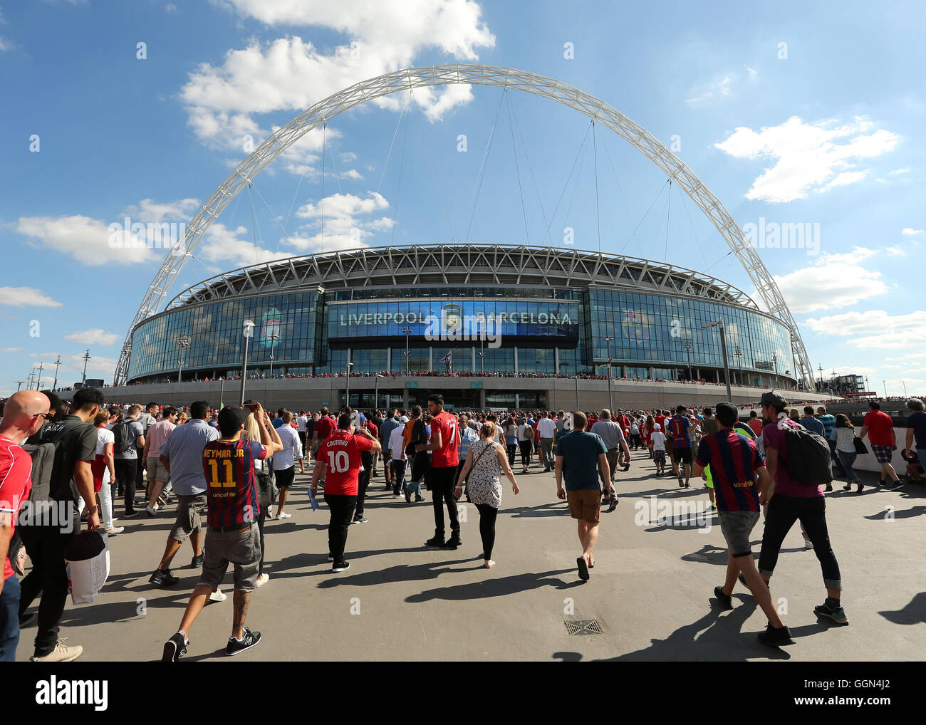 Le stade de Wembley, Londres, Royaume-Uni. Le 06 août, 2016. Champions internationaux de football. Liverpool contre Barcelone. Une vue générale en tant que fans arrivent au stade de Wembley : Action Crédit Plus Sport/Alamy Live News Banque D'Images