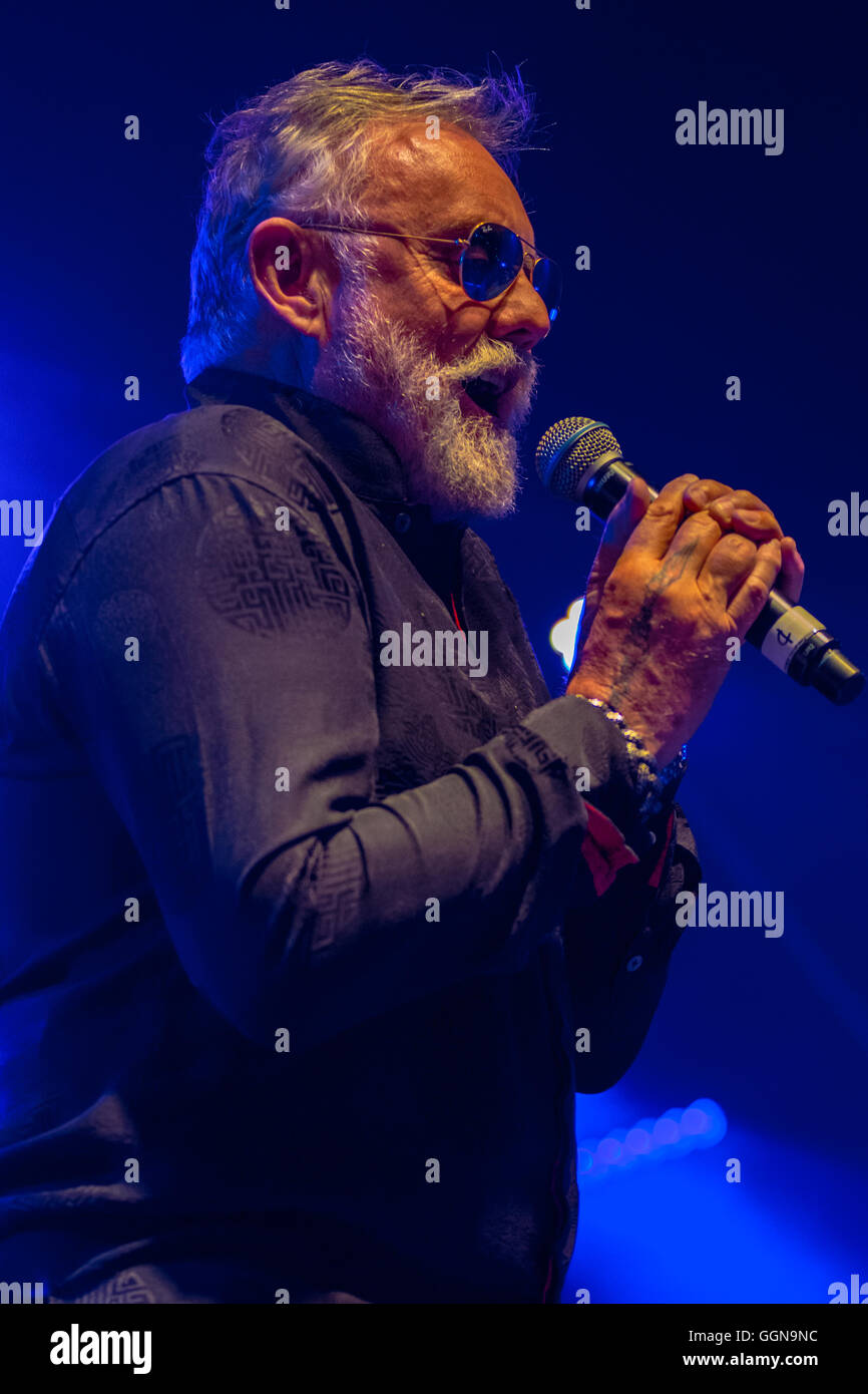 Wickham, Hampshire, Royaume-Uni. Le 06 août, 2016. Roger Taylor avec la bande à Wickham SAS SAS 016 Festival Festival 2016 à Wickham Crédit : James Houlbrook/Alamy Live News Banque D'Images