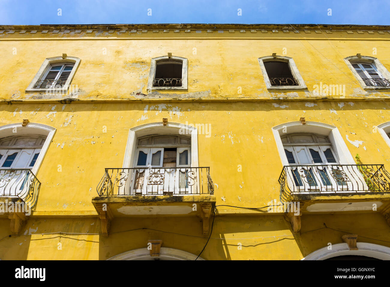 Hisoric bâtiment endommagé dans le centre historique de Carthagène, Colombie Banque D'Images