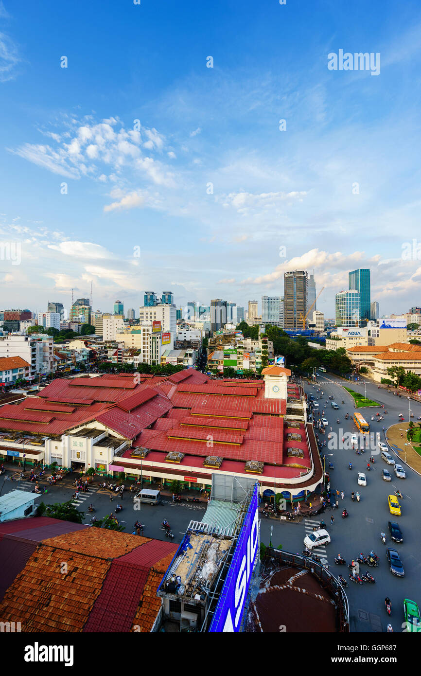 Le centre-ville de Saigon, le marché Ben Thanh et quach Thi Trang Park dans le coucher du soleil, le Vietnam. Banque D'Images