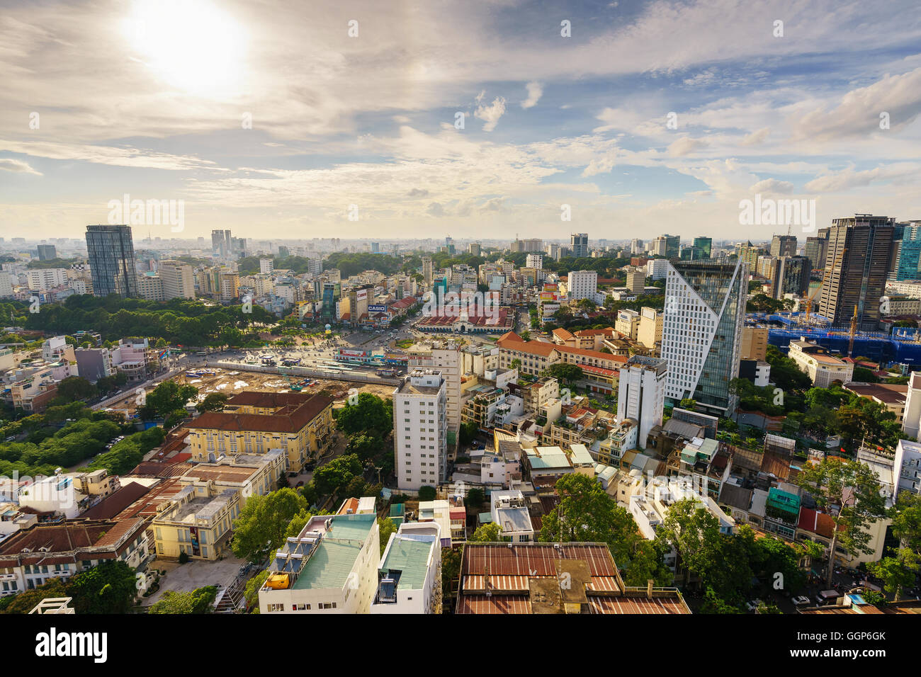 Le centre-ville de Saigon, le marché Ben Thanh et quach Thi Trang Park dans le coucher du soleil, le Vietnam. Banque D'Images