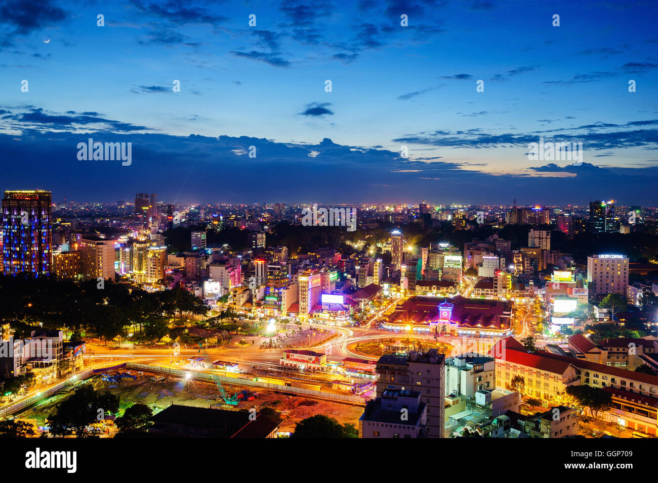 Impression, coloré, scène vibrante de l'Asie, le trafic, l'engorgement de la ville dynamique sur la piste, Saigon, Vietnam Banque D'Images