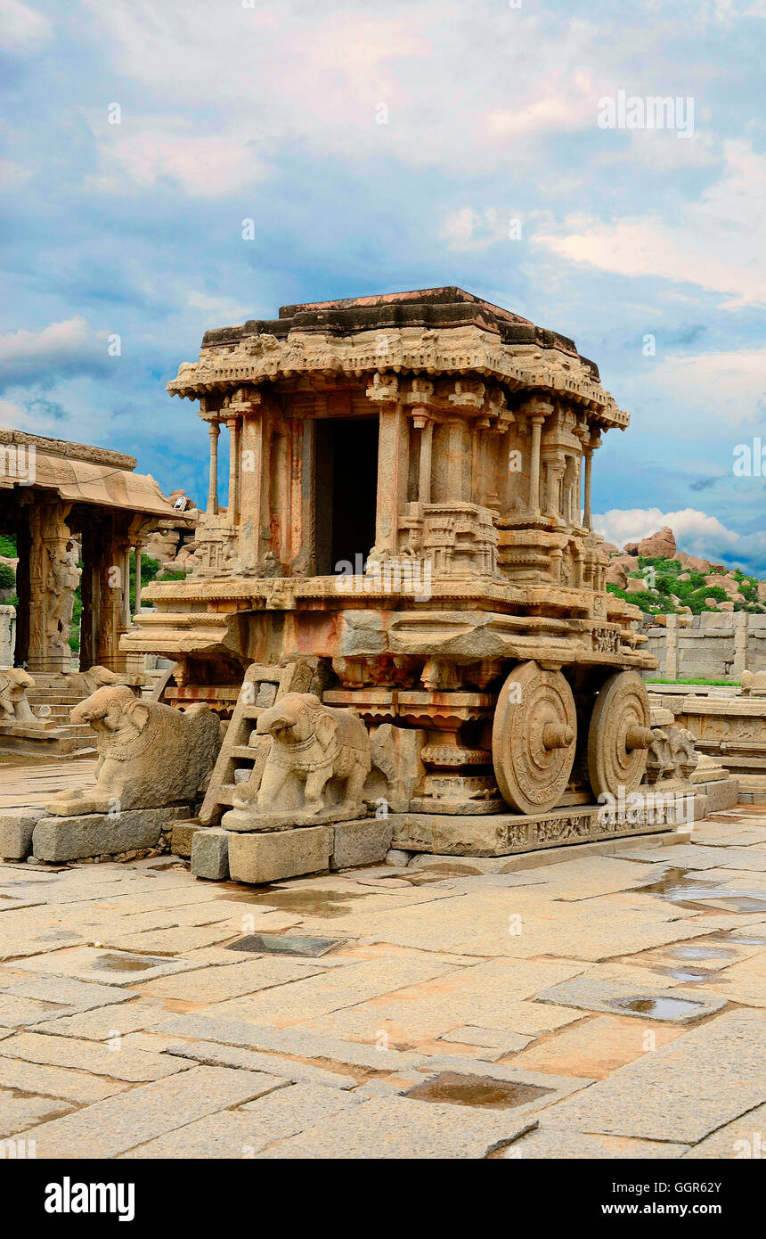 Char, Pierre Vitthala Temple complexe, Hampi, Karnataka, Inde Banque D'Images