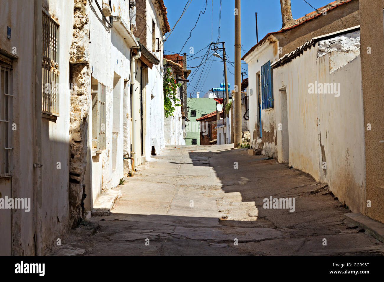 Maisons anciennes dans les étroites ruelles de Kusadasi Turquie Banque D'Images