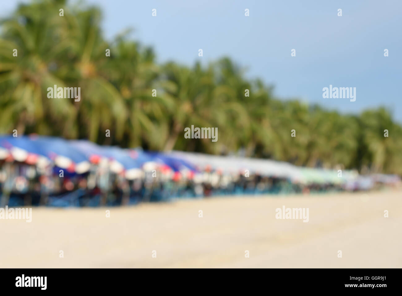 Soft focus floue sur fond de plage de sable, Bangsaen beach, Chon Buri Thaïlande. Banque D'Images