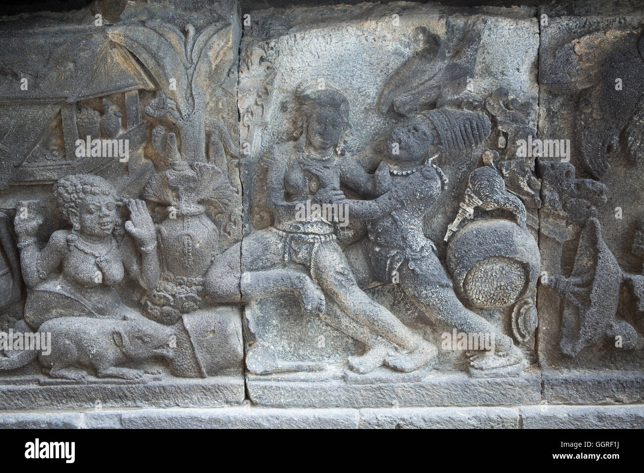 Prambanan, détails des sculptures hindoues sur les côtés des temples Banque D'Images