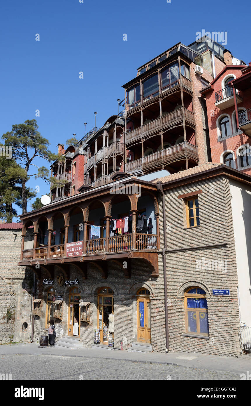 Tbilissi, Géorgie - mars 7, 2015 : l'architecture géorgienne traditionnelle dans quartier historique de Metekhi, inTbilisi.Géorgie Tbilissi Banque D'Images