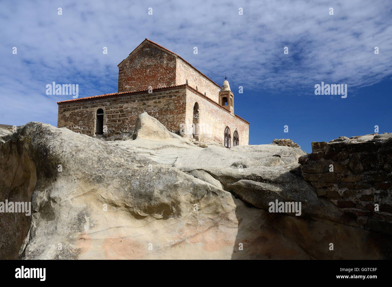 L'ancienne basilique à trois nefs de 9e-10e siècle à l'époque médiévale ville grotte Uplistsikhe,l'est de la Géorgie, Caucase, Asie centrale Banque D'Images