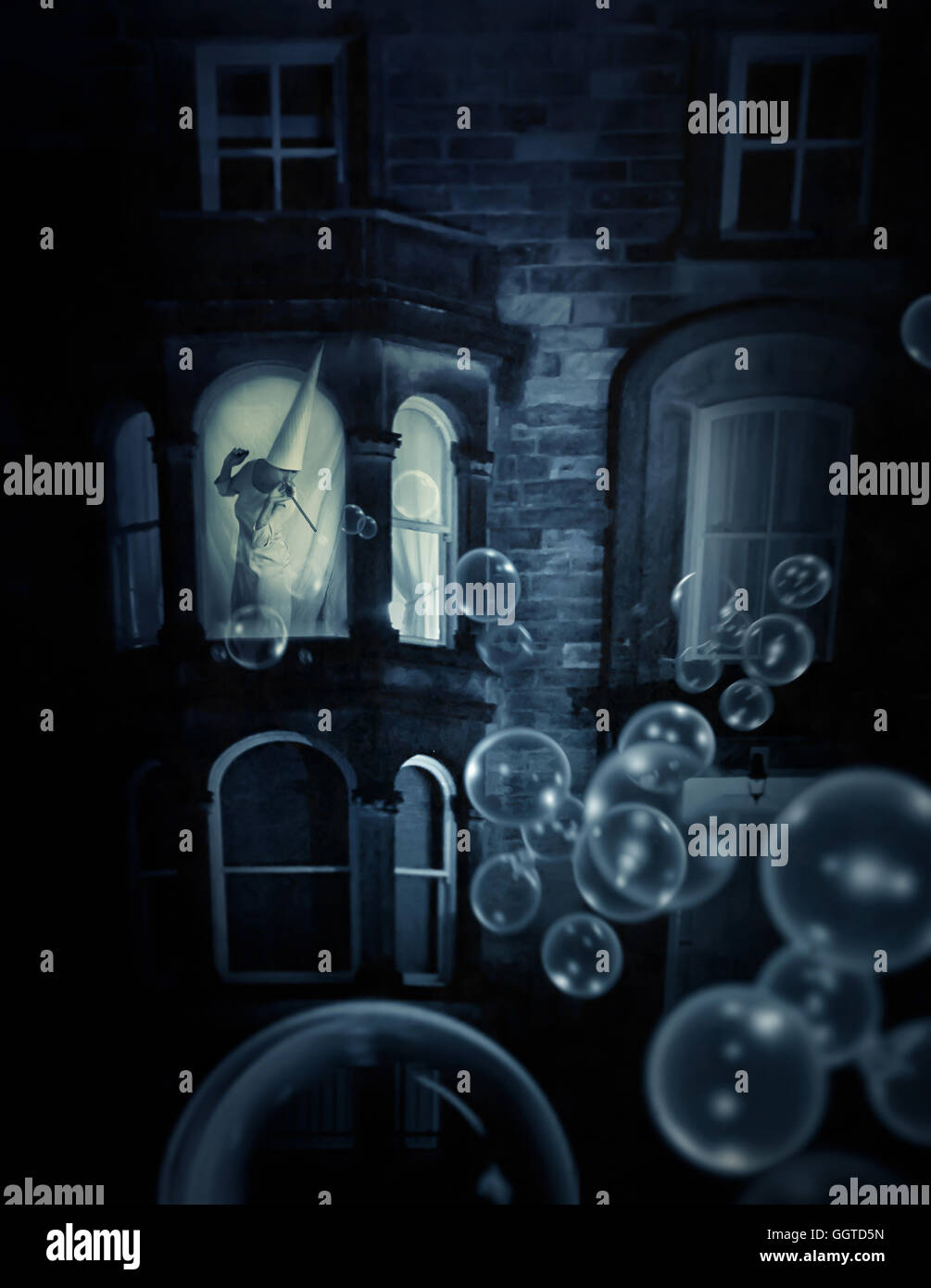 Woman wearing hat standing cône dans la fenêtre des bulles conceptuel surréaliste Banque D'Images