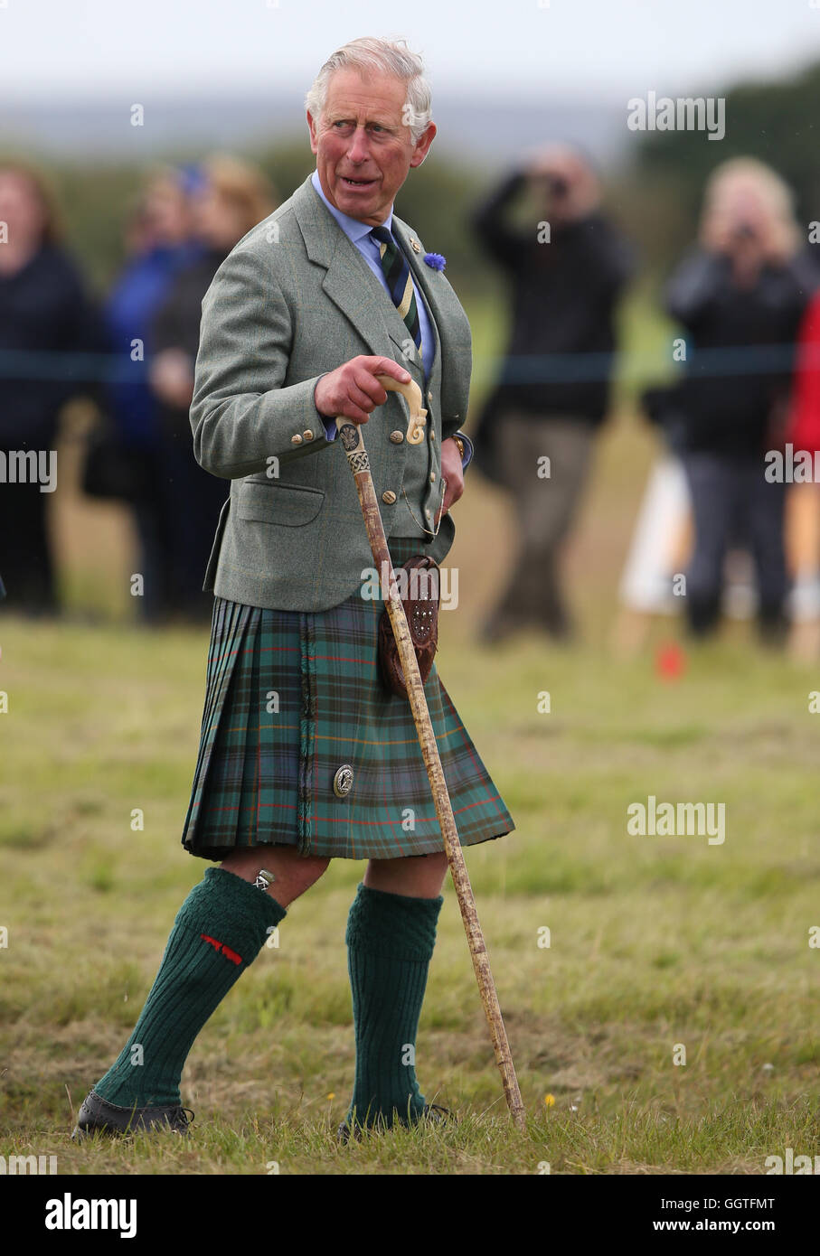 Le Prince de Galles, également connu sous le nom de duc de Rothesay, assiste à l'Mey Highland Games qui ont eu lieu dans un champ voisin à John O' Groats, Ecosse, en raison d'un terrain détrempé dans Mey. Banque D'Images