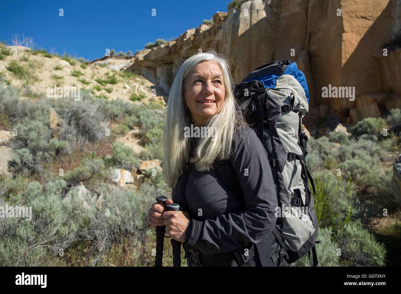 Older Caucasian woman hiking with backpack Banque D'Images