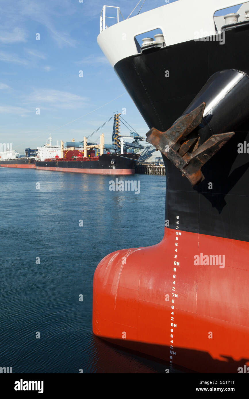 Bateaux amarrés au quai commercial Banque D'Images
