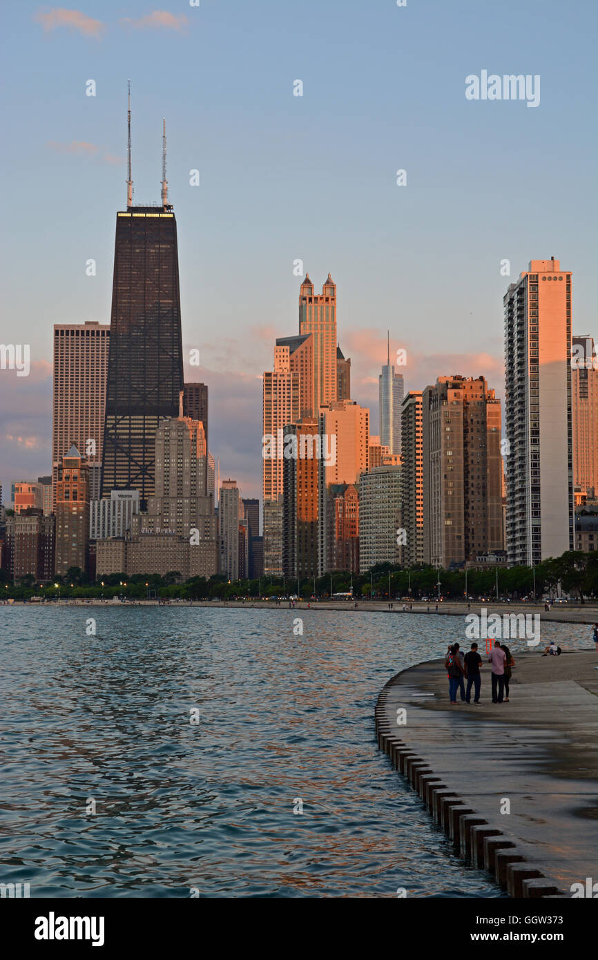 L'horizon de Chicago du Lac Michigan piste cyclable sur le côté nord. Banque D'Images