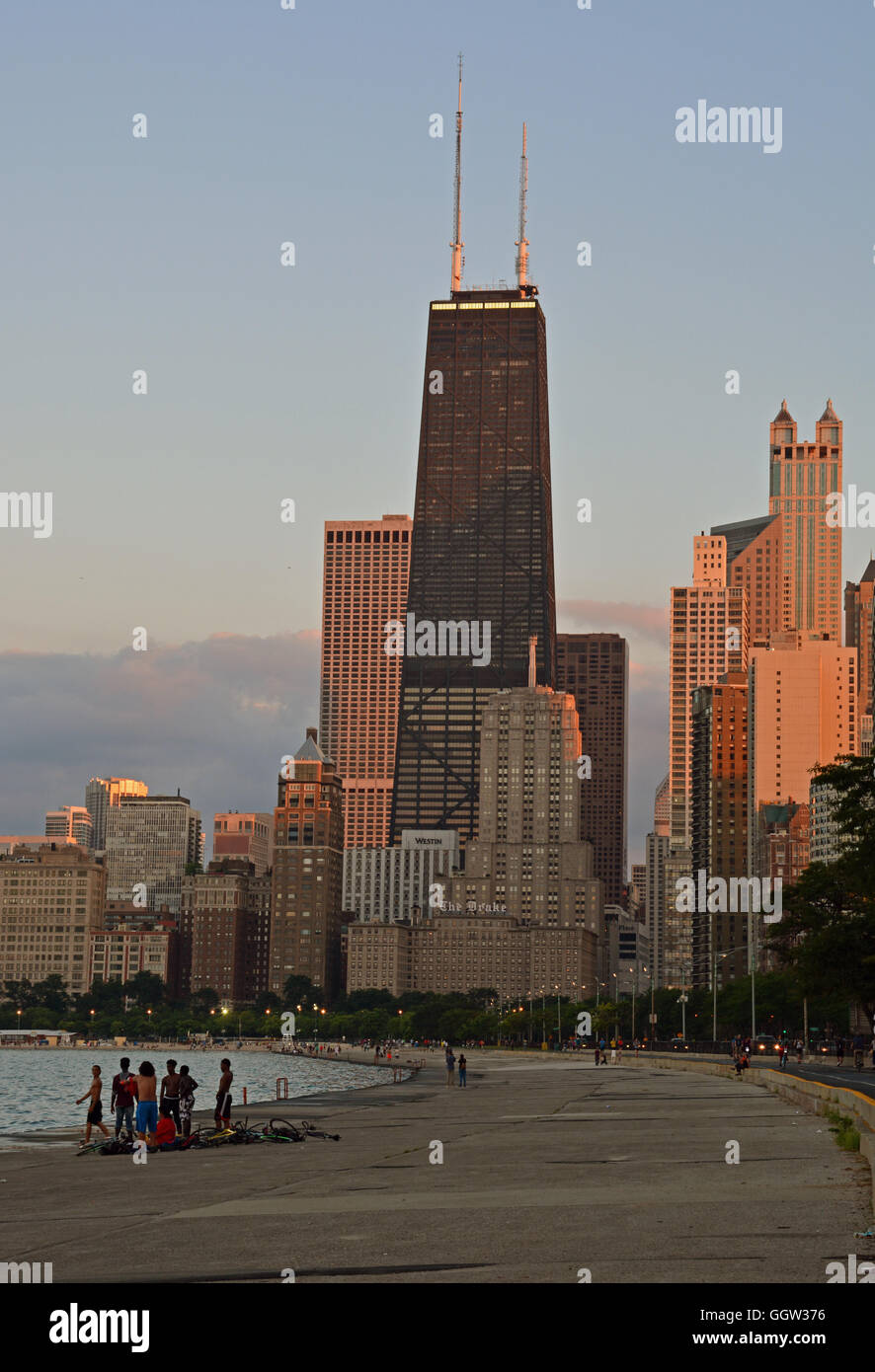 L'horizon de Chicago du Lac Michigan piste cyclable sur le côté nord. Banque D'Images
