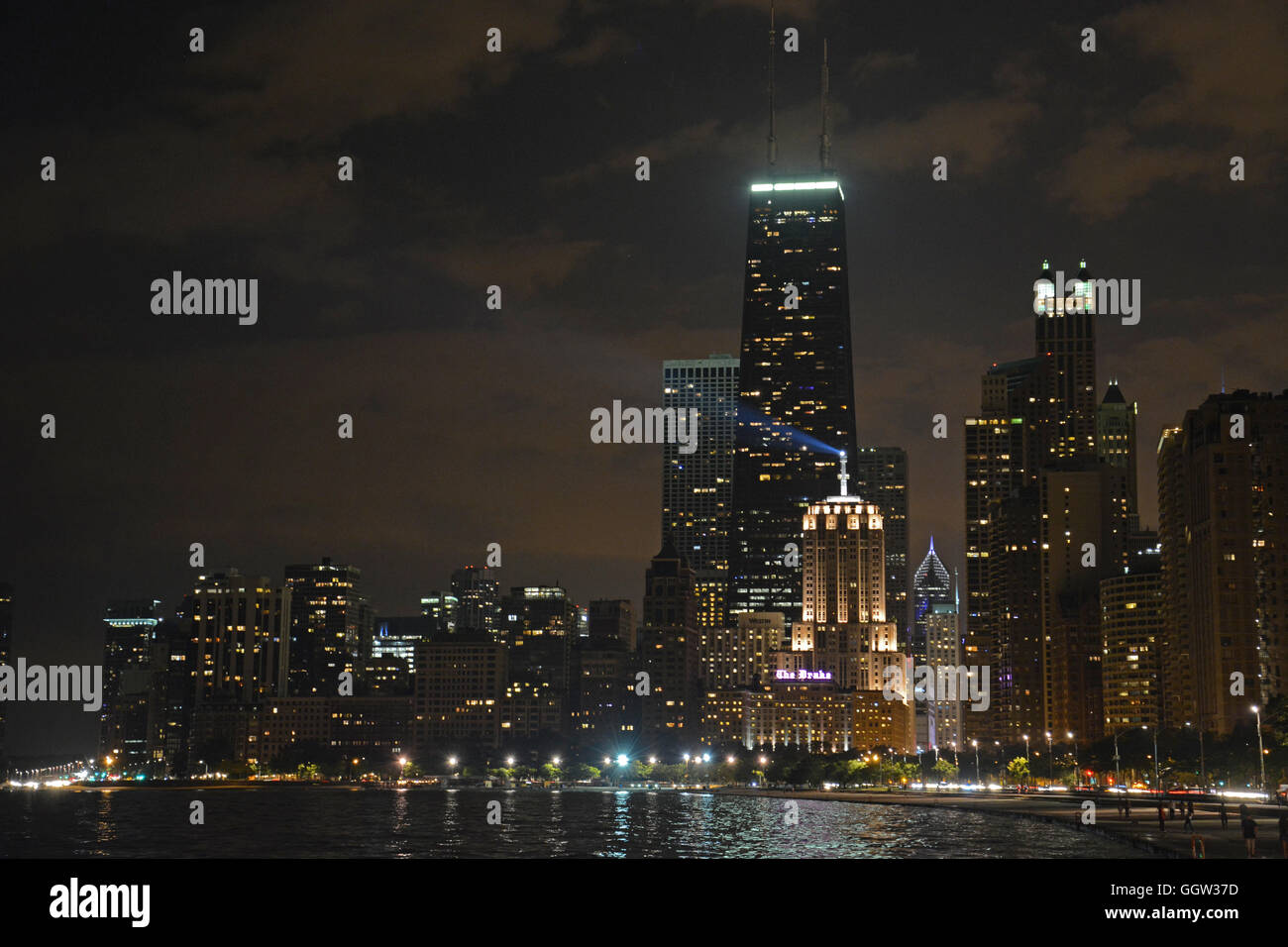 L'horizon de Chicago du Lac Michigan piste cyclable sur le côté nord. Banque D'Images