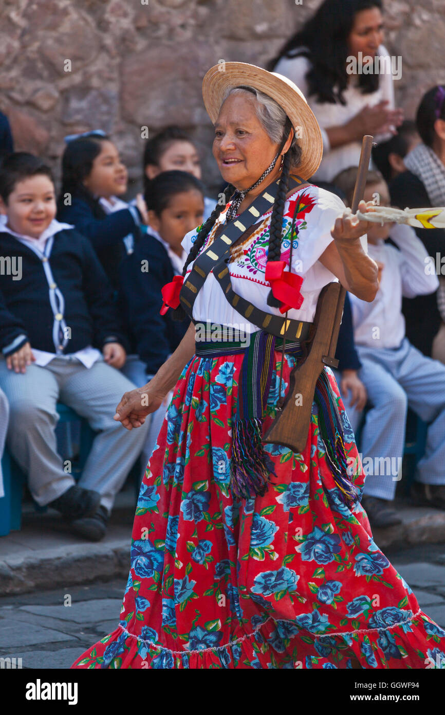 Jour de la révolution est célébré par un défilé le 20 novembre de chaque année - San Miguel de Allende, Mexique Banque D'Images