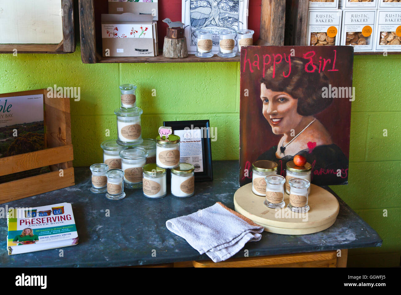 HAPPY GIRL fait des confitures et des fruits frais produit - Monterey Californie Banque D'Images
