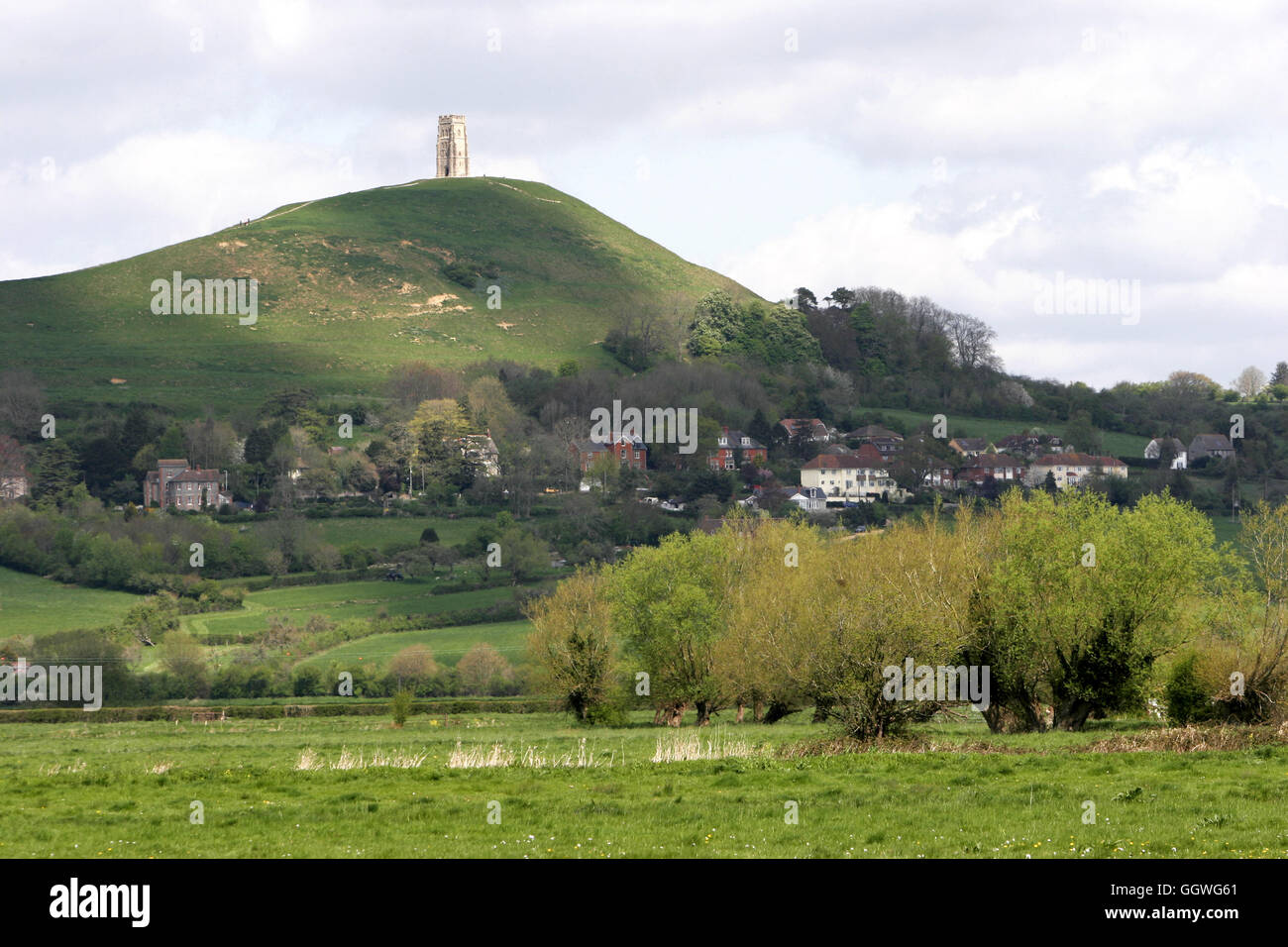 Le célèbre monument associé à la légende arthurienne dans le cœur de l'Angleterre rurale Banque D'Images