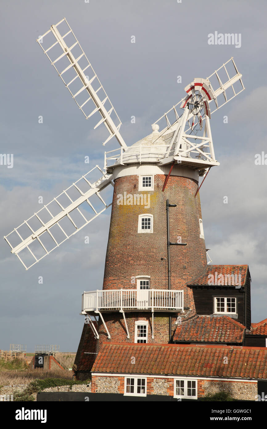 Une ancienne usine de travail dans un village de Norfolk Banque D'Images