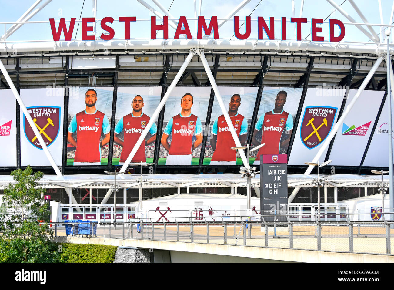 Stade olympique Londres 2012 converti et opérationnelle nouveau terrain de football de West Ham United dans le parc Queen Elizabeth Stratford Newham England uk Banque D'Images