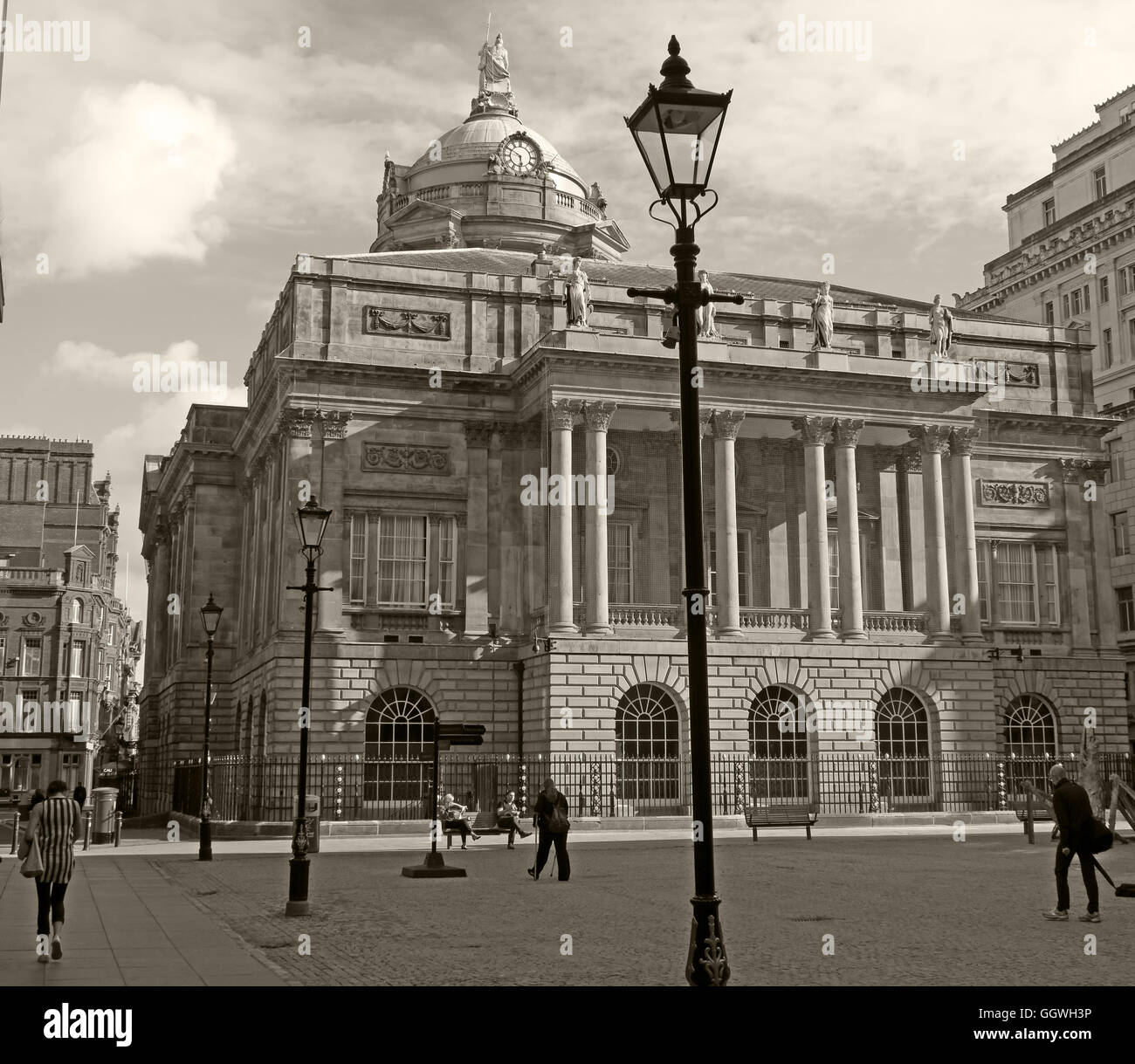 Liverpool Town Hall, Dale St,Merseyside, Angleterre, Royaume-Uni - sépia Banque D'Images