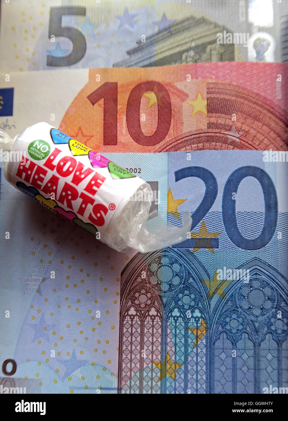 Cinq, dix et vingt billets d'euros, l'amour des Coeurs, l'amour de l'Europe, restent, Banque D'Images