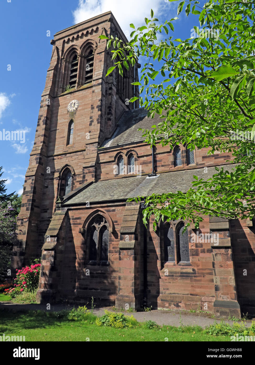 L'église saint Matthieu, dans le village de Stretton, Cheshire, England, UK Banque D'Images