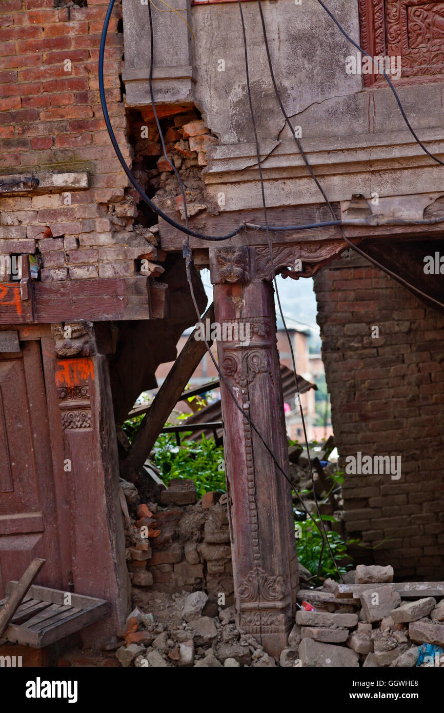 La ville traditionnelle de Bhaktapur a été gravement endommagé par le séisme de 2015 - Népal Banque D'Images