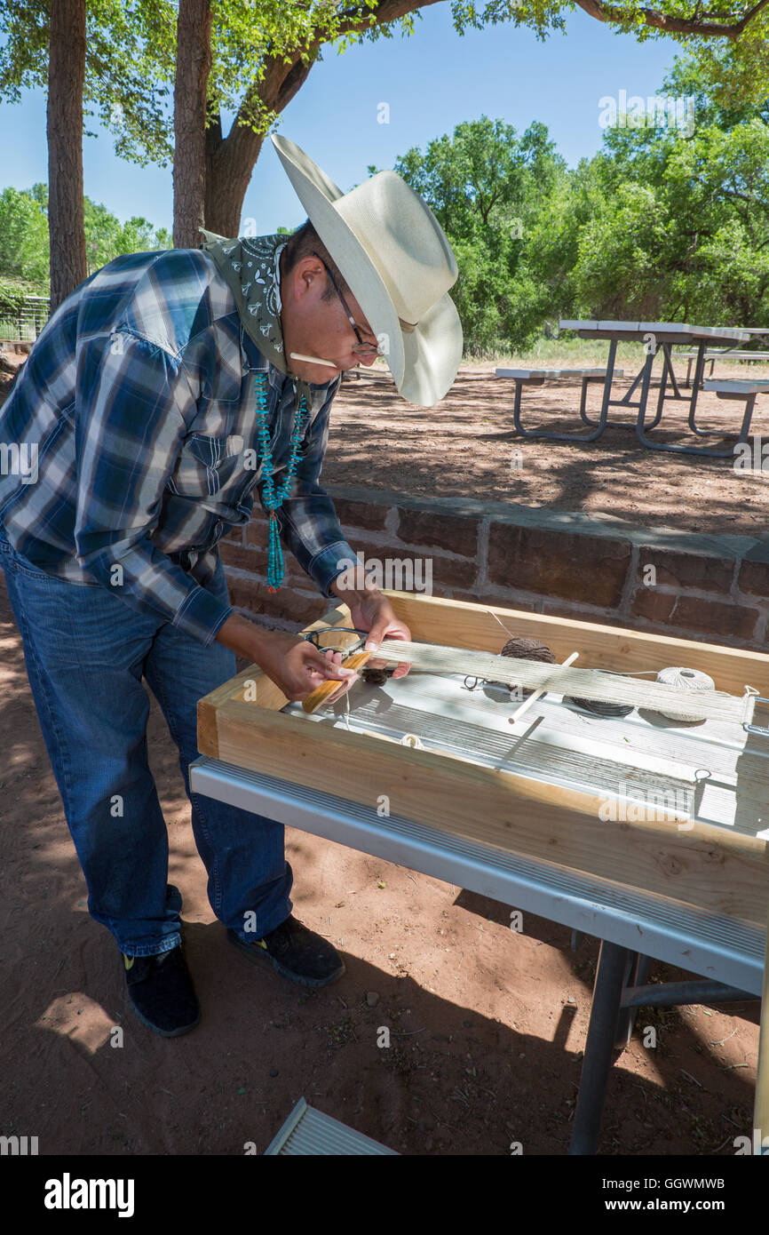 Ganado, Arizona - Un mouton, de la laine, et à l'atelier de tissage Hubbell Trading Post sur la Nation Navajo. Banque D'Images