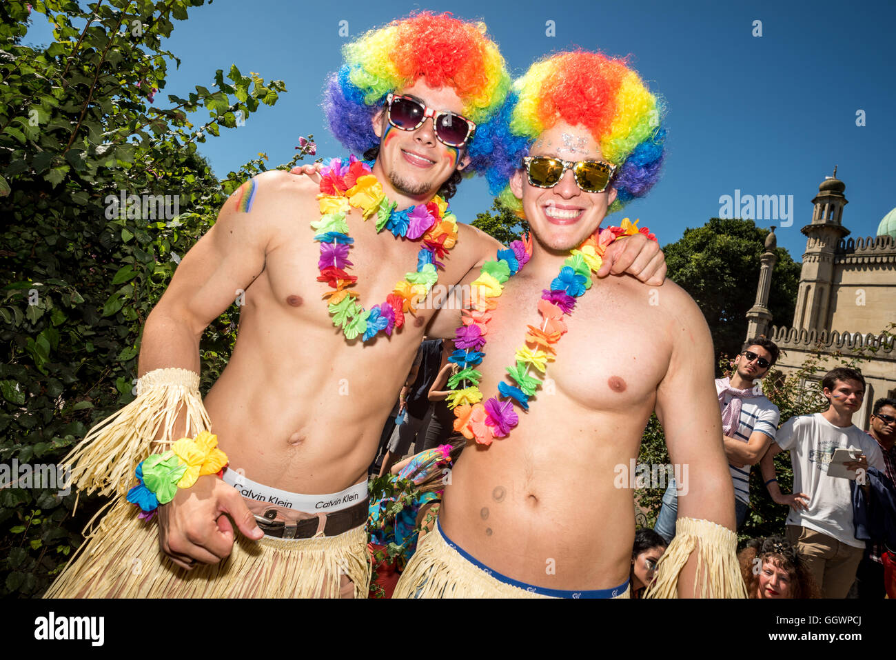 La Gay Pride mars à Brighton, the UK's biggest Pride cette année, l'événement a réuni plus d'un quart de million de personnes. Banque D'Images