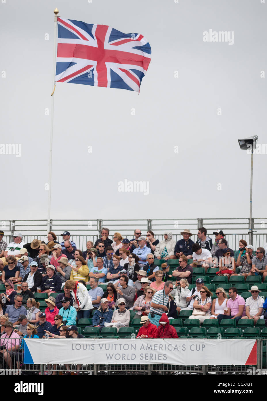 En regardant les spectateurs à l'action de la voile 2016 America's Cup World Series à Portsmouth, Royaume-Uni Banque D'Images