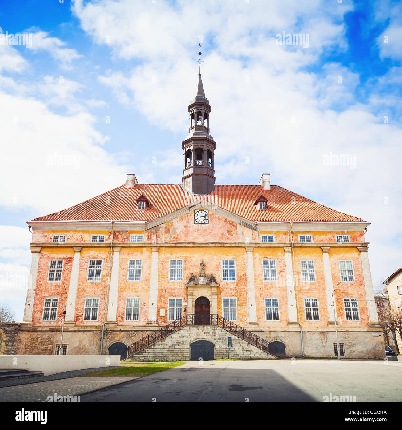 Façade de l'ancien hôtel de ville de Narva, Estonie Banque D'Images