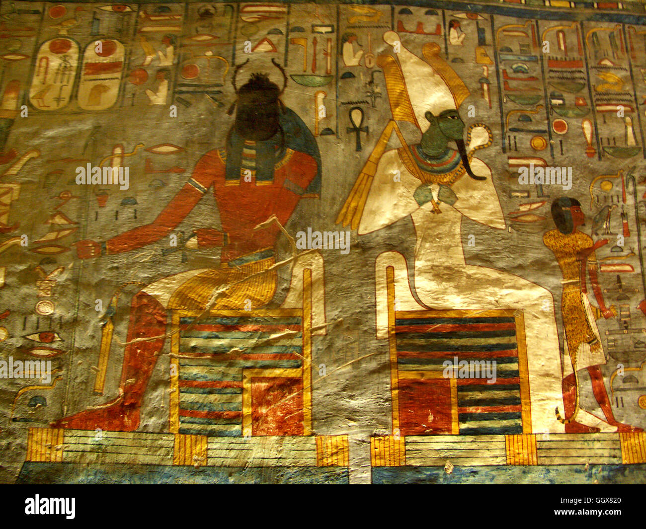 Des peintures murales colorées dans la tombe de Merenptah en Cisjordanie)à Louxor - Egypte. Banque D'Images