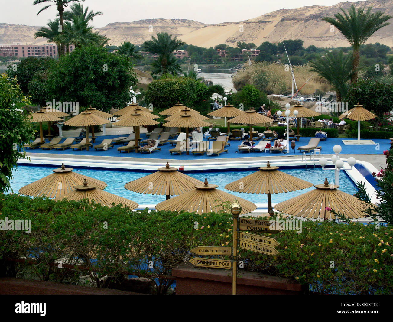La piscine de l''hôtel 5 étoiles les cataractes hôtel à Assouan - Egypte. Banque D'Images