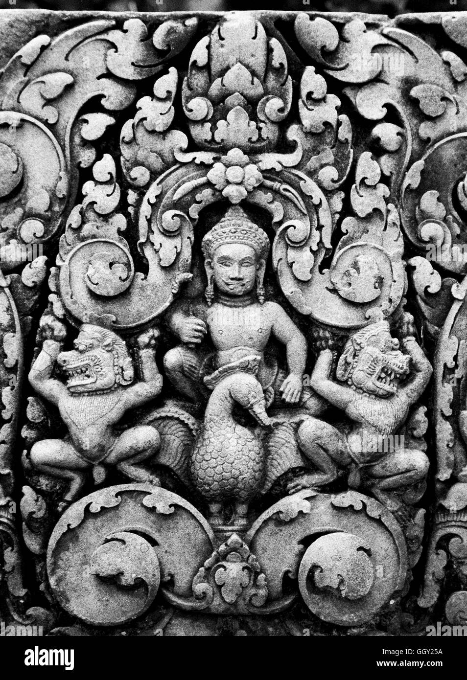 Détail d'un linteau de porte au Temple de Banteay Srei à Angkor Wat. Siem Reap, Cambodge. Banque D'Images