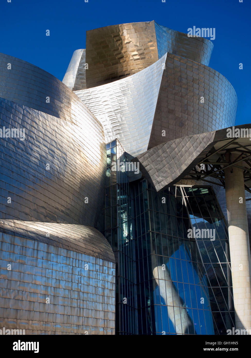 Le célèbre musée Guggenheim de Bilbao, Espagne 2 Banque D'Images